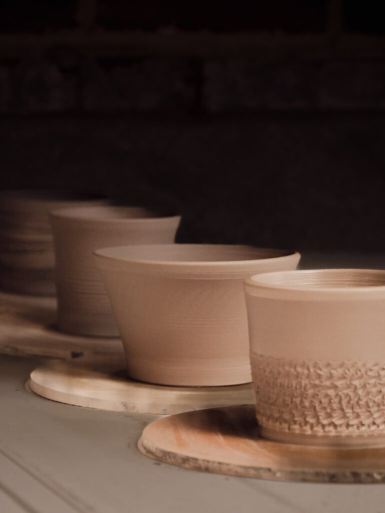 mug céramique assiettes céramiques objet en céramique poterie et céramique poterie et céramique Créations Debrincat Artisanat unique Expérience culinaire Esthétique pratique Moments inoubliables Univers créatif Créations artisanales Éco-responsable Bio Vegan Céramique Poterie Style personnalisé Passion culinaire Art authentique Respect de l'environnement Artisanat éthique Produits uniques Cuisine responsable made in france fait mains fait en france