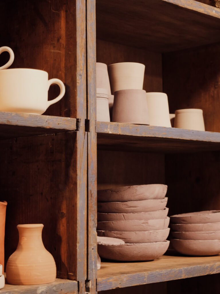 mug céramique assiettes céramiques objet en céramique poterie et céramique Créations Debrincat Artisanat unique Expérience culinaire Esthétique pratique Moments inoubliables Univers créatif Créations artisanales Éco-responsable Bio Vegan Céramique Poterie Style personnalisé Passion culinaire Art authentique Respect de l'environnement Artisanat éthique Produits uniques Cuisine responsable made in france fait mains fait en france