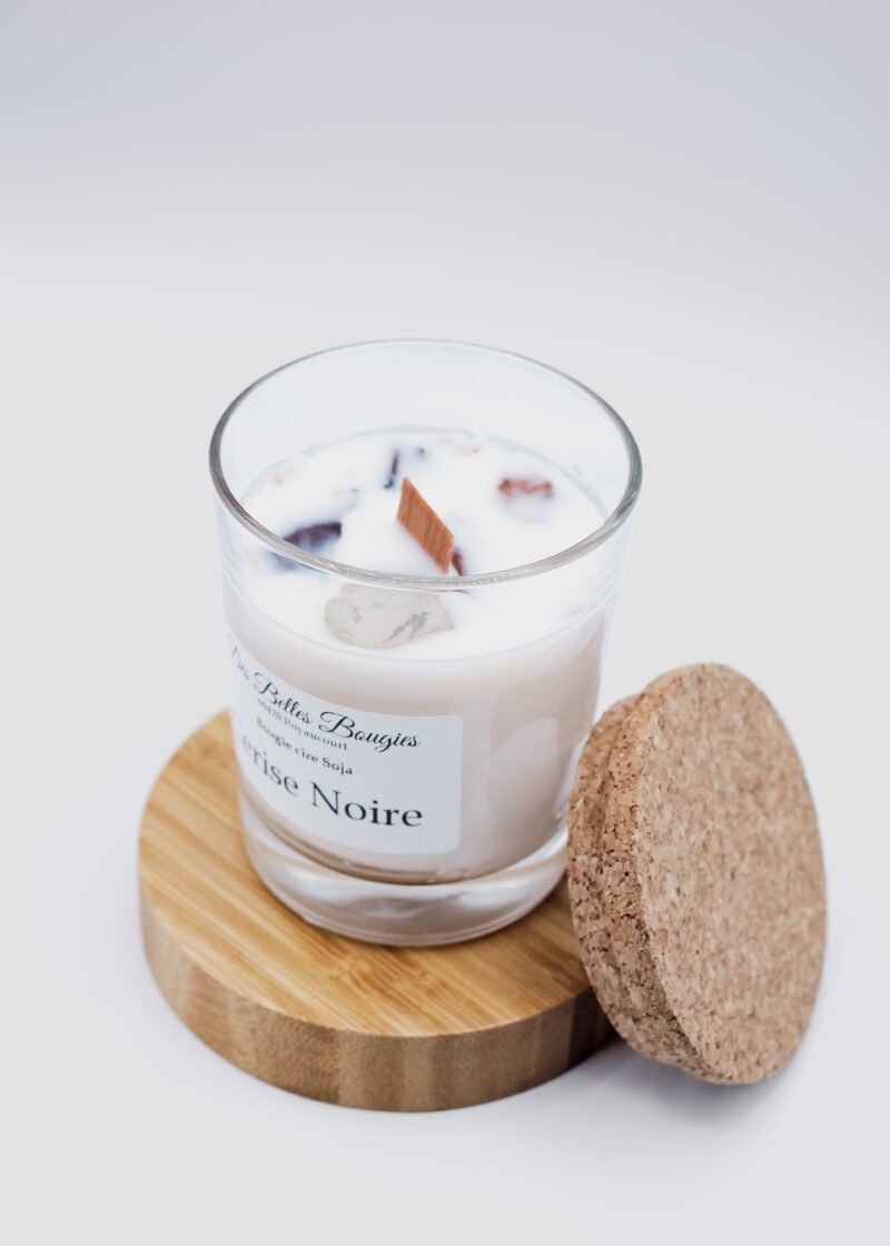bougie huile essentielles bougie naturelle bougie bien etre bougie vegan bougie artisanale bougie fait maison bougie française bougie made in france bougie parfumé Expérience sensorielle Délicatesse florale Arôme envoûtant Rose en épanouissement Fragrance exceptionnelle Aromathérapie Ambiance chaleureuse Éveil des sens Bien-être olfactif Parfum délicieux Création olfactive odeur naturelle bougie vegan bougie bio huiles essentielle bougie bien etre