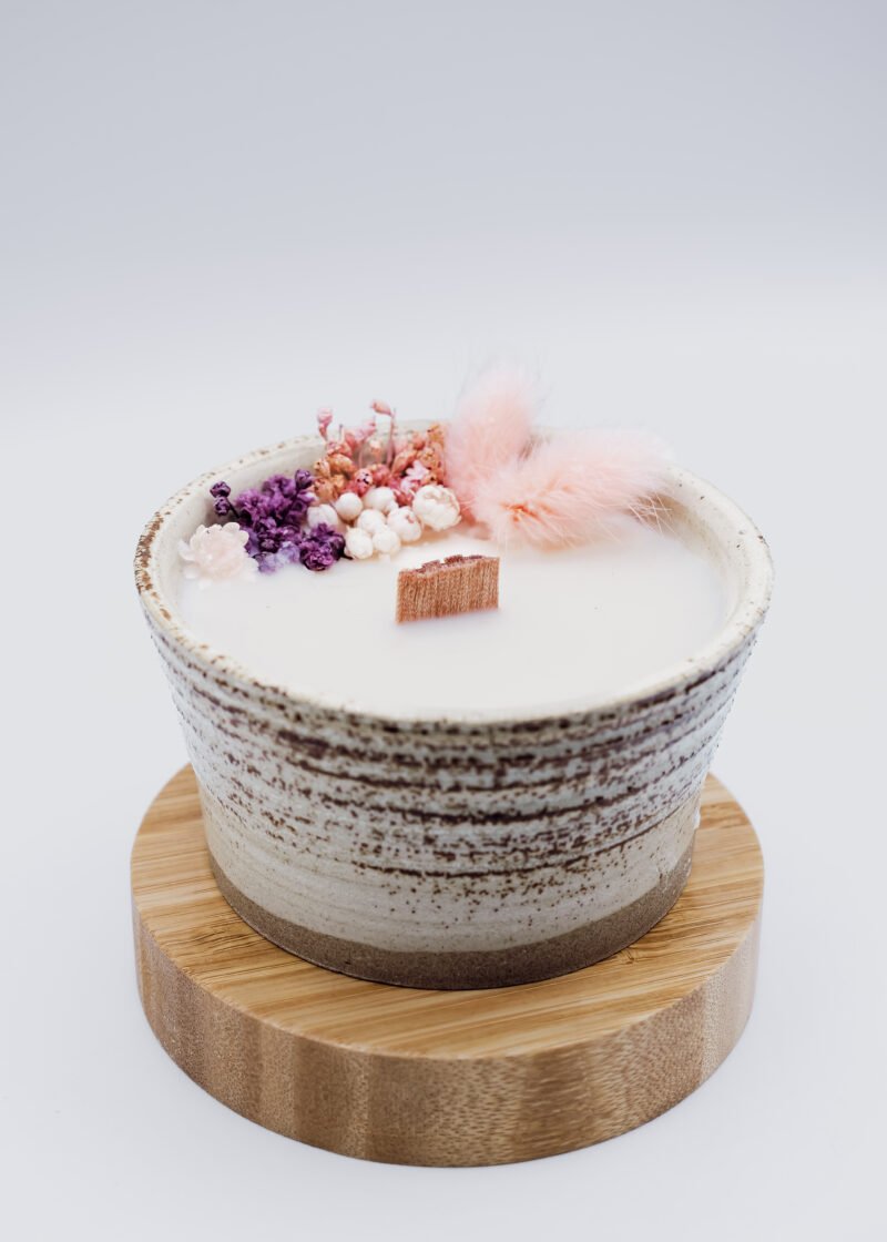 bougie naturelle bougie bio bougie fait mains bougie fait maison bougie vegan bougie naturelle bougie bio bougie made in France bougie parfumée Expérience sensorielle Délicatesse florale Arôme envoûtant Rose en épanouissement Fragrance exceptionnelle Aromathérapie Ambiance chaleureuse Éveil des sens Bien-être olfactif Parfum délicieux Création olfactive