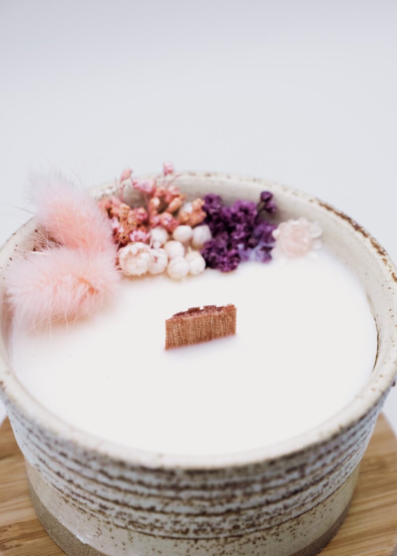 bougie produits naturels bougie naturelle bougie bio bougie naturelle bougie bio bougie fait mains bougie fait maison bougie made in France bougie parfumée Expérience sensorielle Délicatesse florale Arôme envoûtant Rose en épanouissement Fragrance exceptionnelle Aromathérapie Ambiance chaleureuse Éveil des sens Bien-être olfactif Parfum délicieux Création olfactive