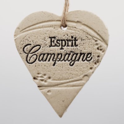 Décoration Ornement Cadeau personnalisé Objet festif Noël Céramique Cœur Sapin de Noël Élégance Souvenir Personnalisable Pièce unique Esprit festif Création soignée Ambiance de Noël Amour Célébration Tradition Créativité Commande personnalisée